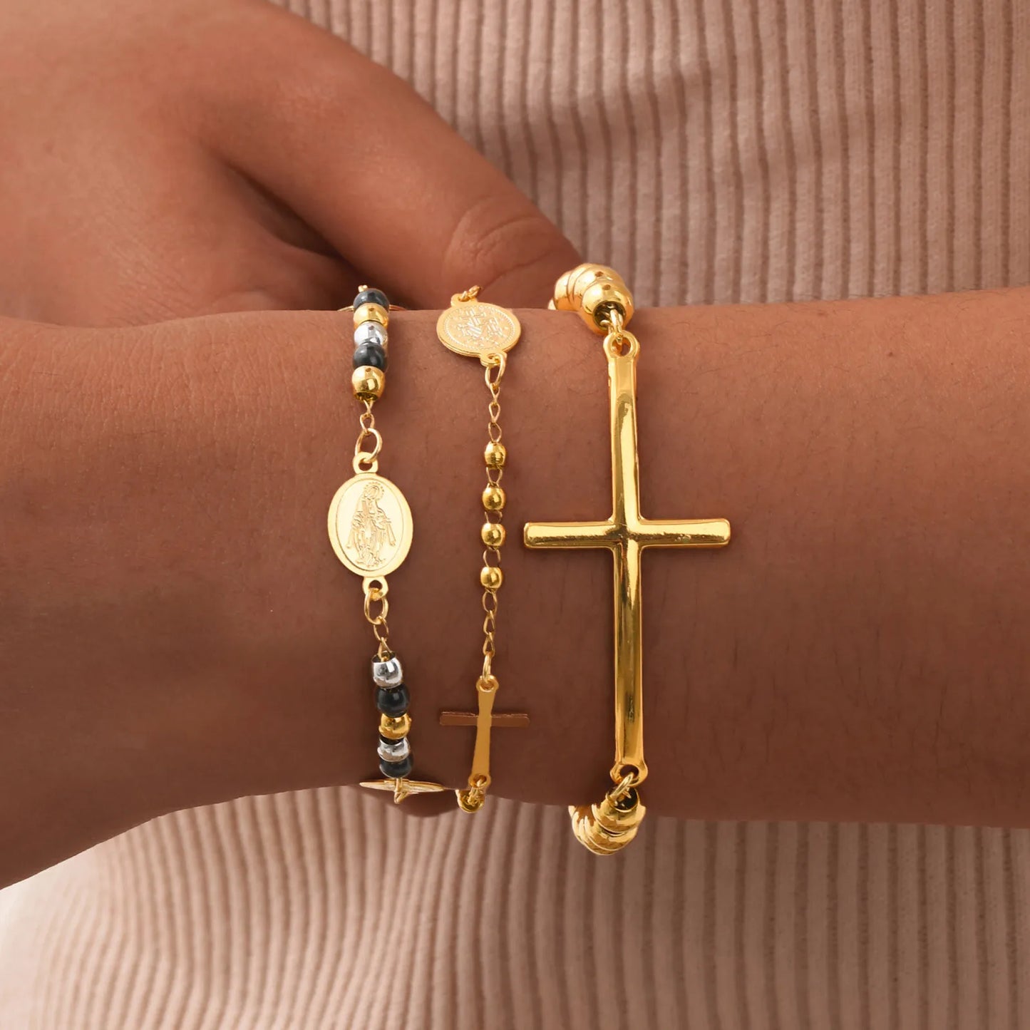Pulsera con cruz de rosario