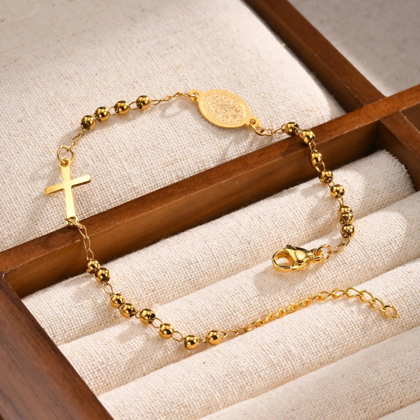 Pulsera con cruz de rosario